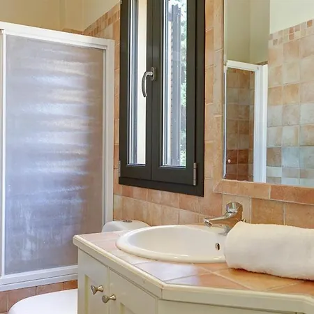 Sleeps 4 Pool Air Con Wifi ヴィラ Kaligata