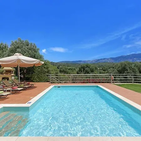 Sleeps 4 Pool Air Con Wifi ヴィラ Kaligata