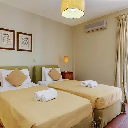 Sleeps 4 Pool Air Con Wifi Villa *