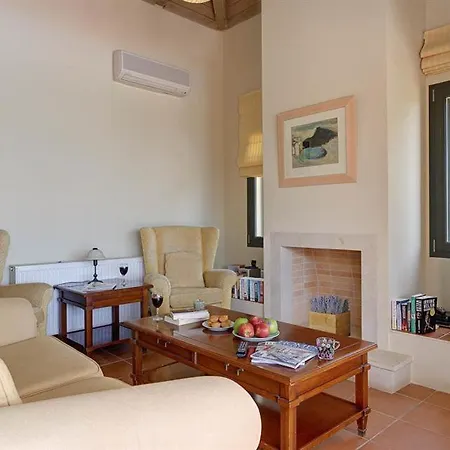 Villa Sleeps 4 Pool Air Con Wifi